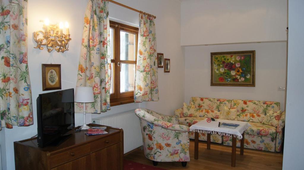 TV a/nebo společenská místnost v ubytování Hotel Hartenfels