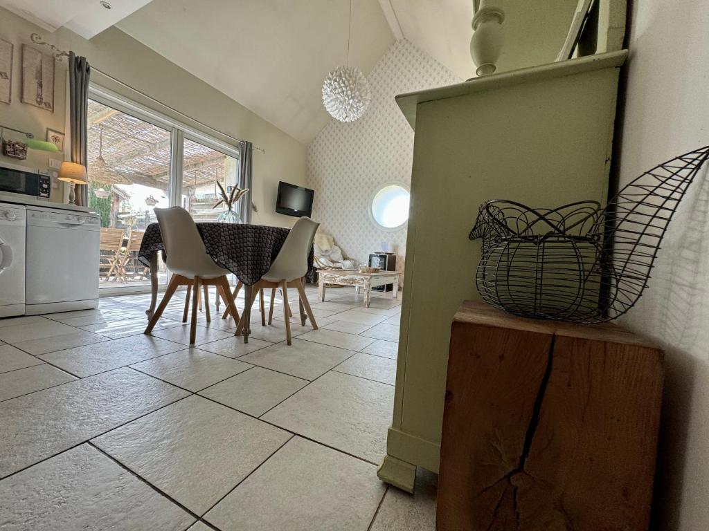 Kuchyň nebo kuchyňský kout v ubytování Gîte de la Valière