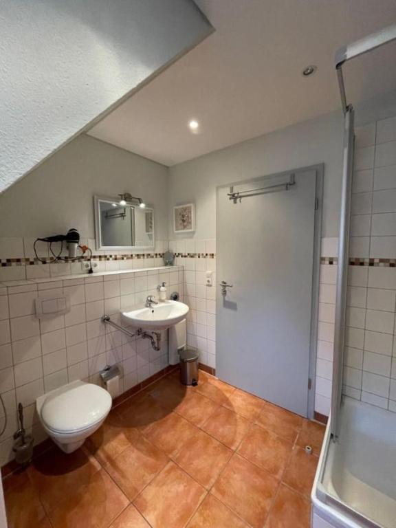 a bathroom with a toilet and a sink at 4 Ferienwohnung - Ferien Mittendrin in Schwerin