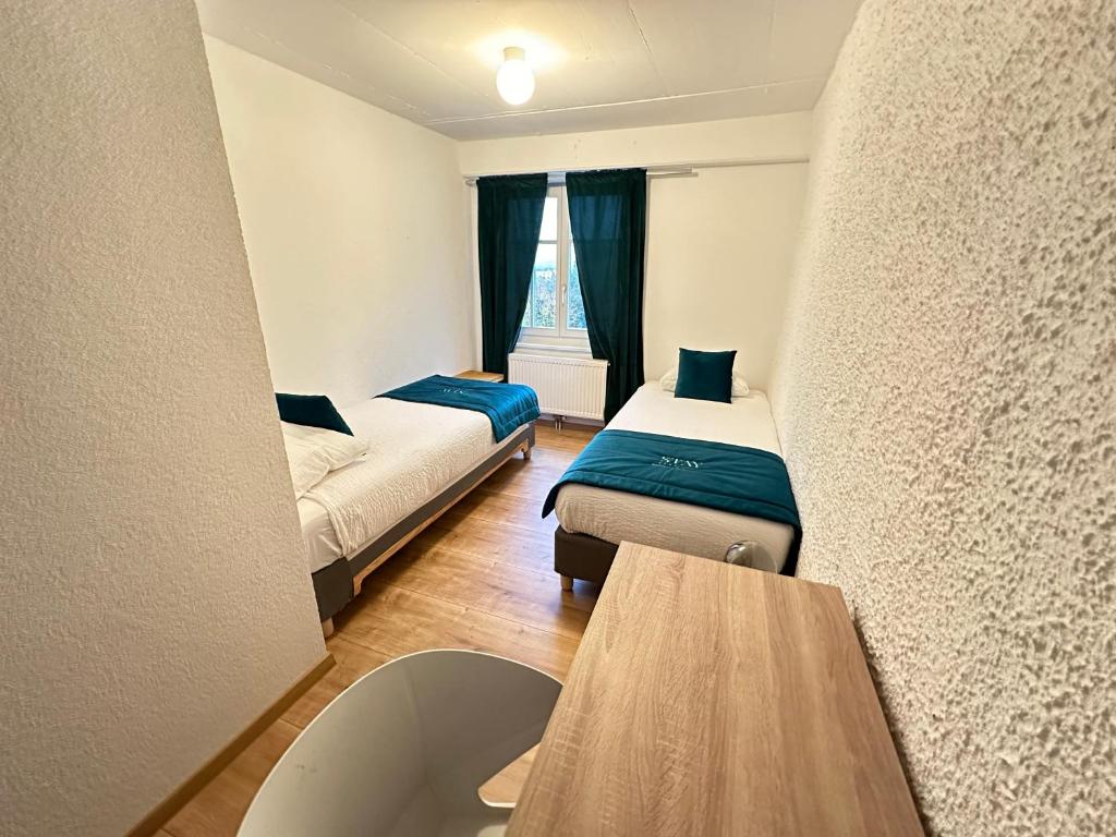 Postel nebo postele na pokoji v ubytování Chez Alain Prévu - Boutique Hotel by Stay Swiss