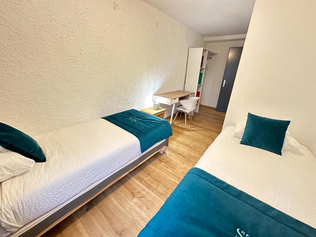 Postel nebo postele na pokoji v ubytování Chez Alain Prévu - Boutique Hotel by Stay Swiss