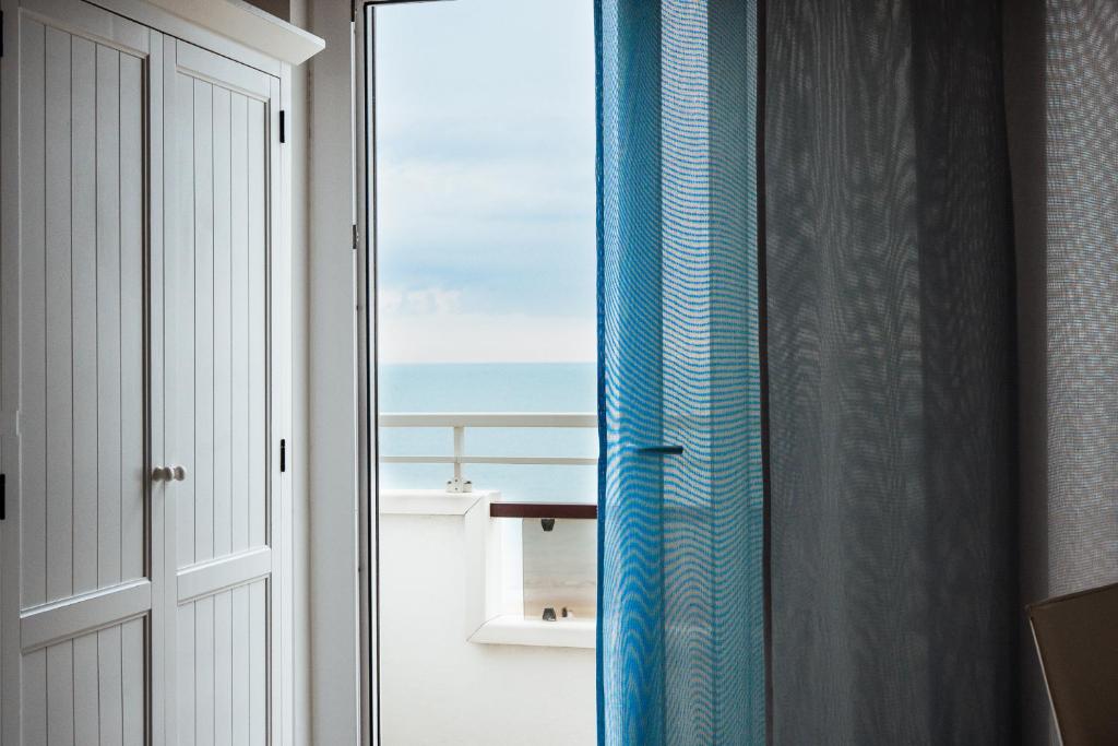 Nespecifikovaný výhled na moře nebo výhled na moře při pohledu z hotelu