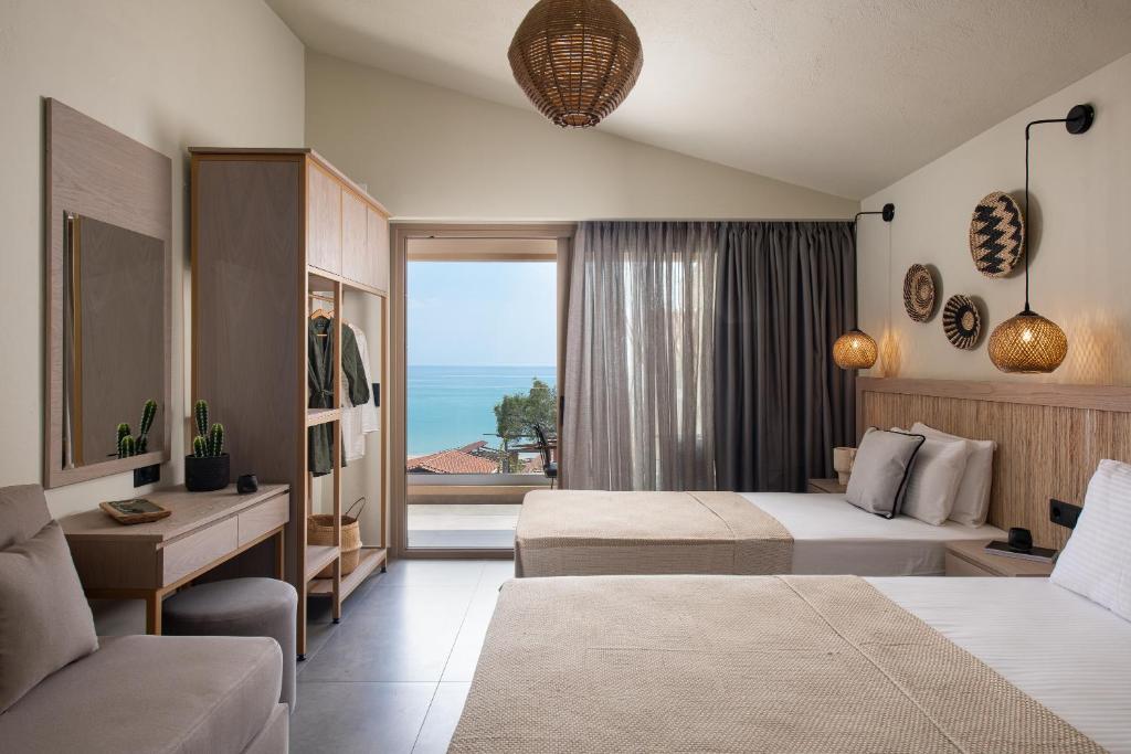 Postel nebo postele na pokoji v ubytování Castaway Suites - Studios Christos