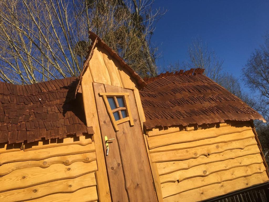a wooden building with a window and a roof at L&#39;Escale des Châteaux de la Loire in Angé