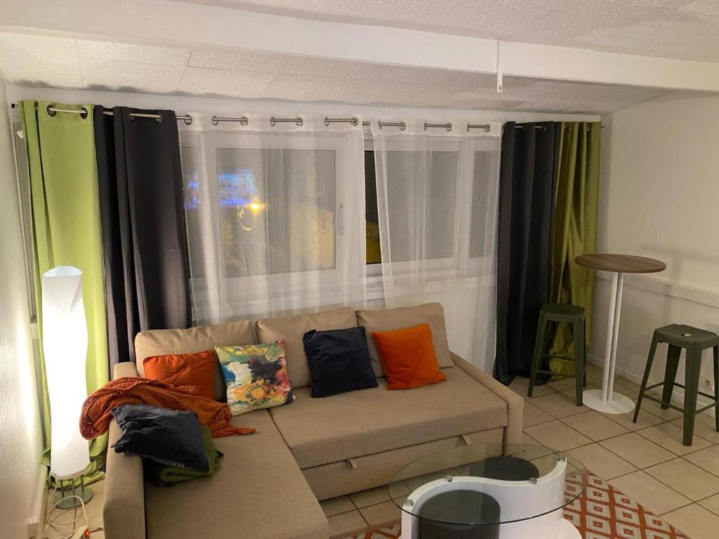 Photo de la galerie de l'établissement Stade de France 40 mn, Disneyland 40 mn F2 46 m2 calme, quartier cosy, 200m du RER, à Rosny-sous-Bois