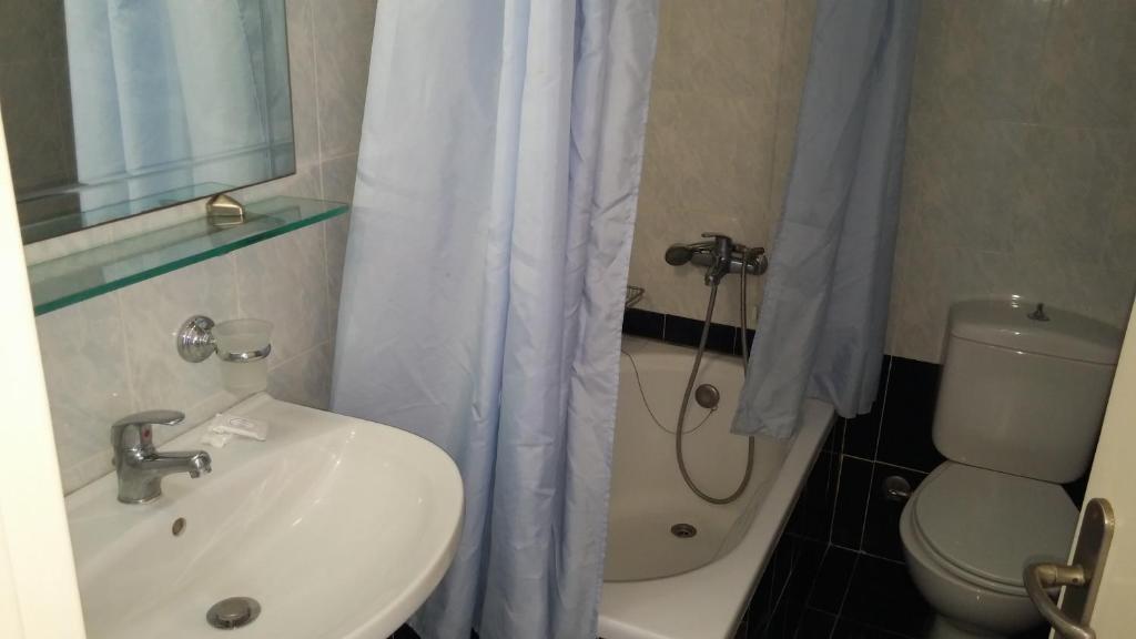 Ein Badezimmer in der Unterkunft Anetis Hotel
