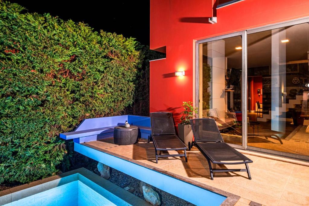 The swimming pool at or close to Almond Villa