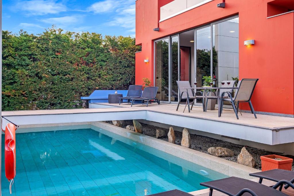 The swimming pool at or close to Almond Villa
