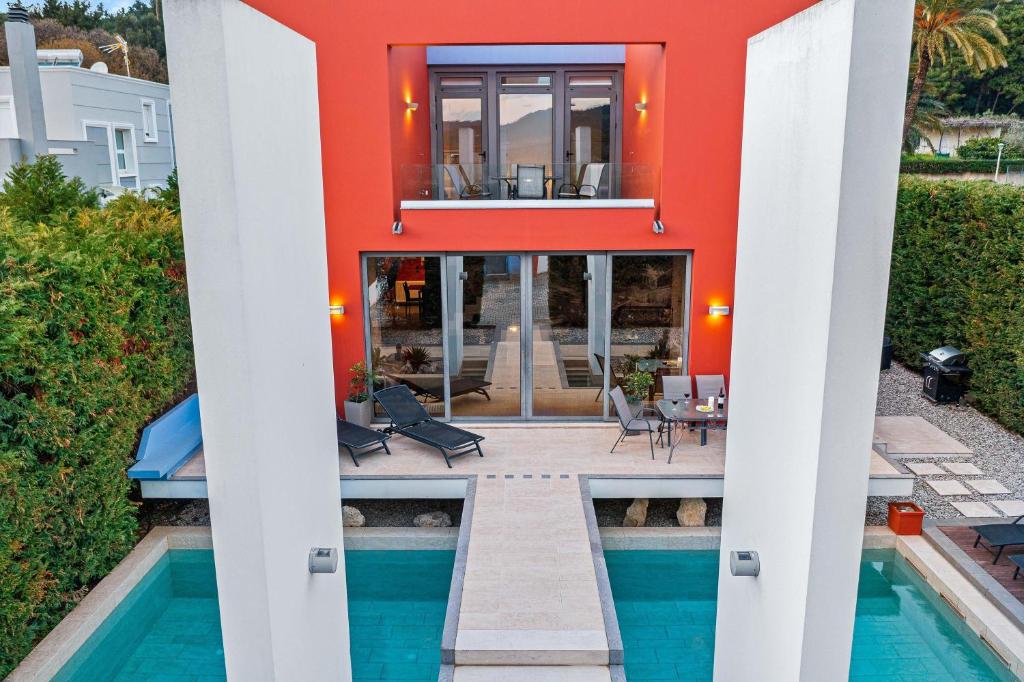 The swimming pool at or close to Almond Villa