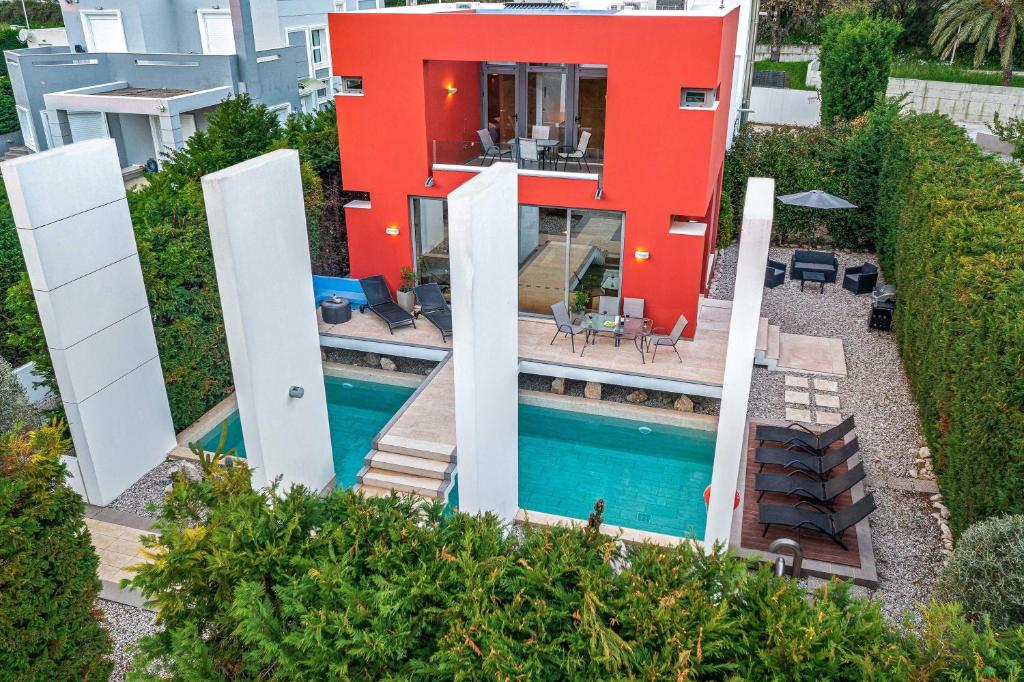 The swimming pool at or close to Almond Villa