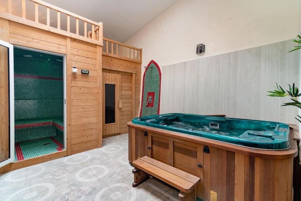 Photo de la galerie de l'établissement Évasion de charme, maison authentique et spa privé, à La Baume-de-Transit