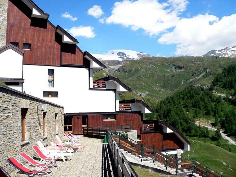 a group of chairs sitting on a balcony of a building at Cervinia Due in Breuil