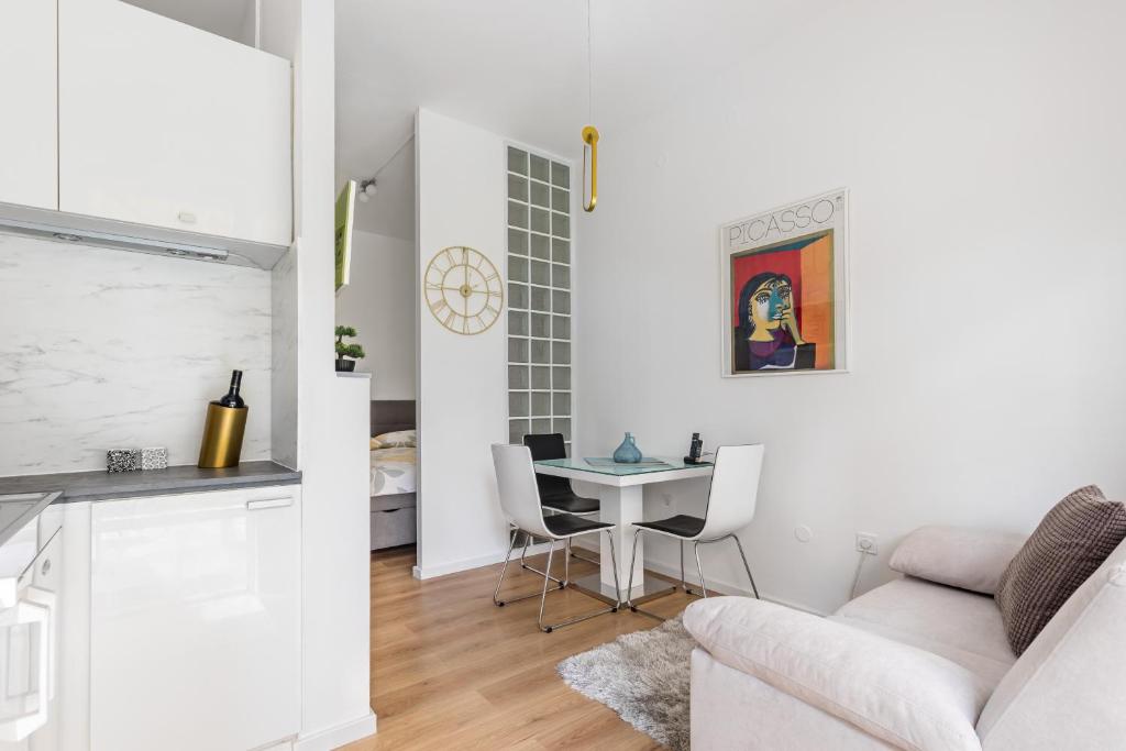 Kuchyň nebo kuchyňský kout v ubytování Apartment Modern Studio Near Žnjan Beach