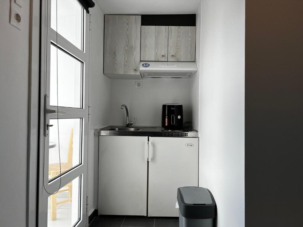 Kuchyň nebo kuchyňský kout v ubytování Myrtos Cosy Apartments