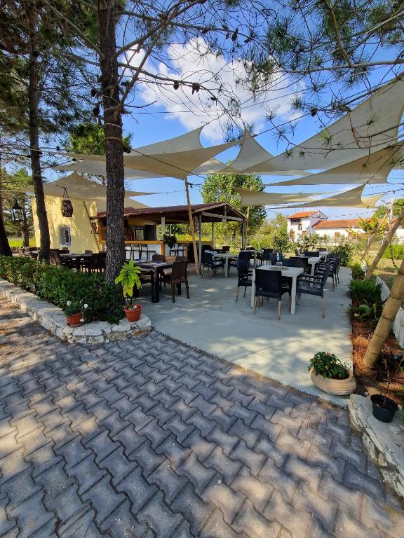 A restaurant or other place to eat at Alexandra Apartment 1