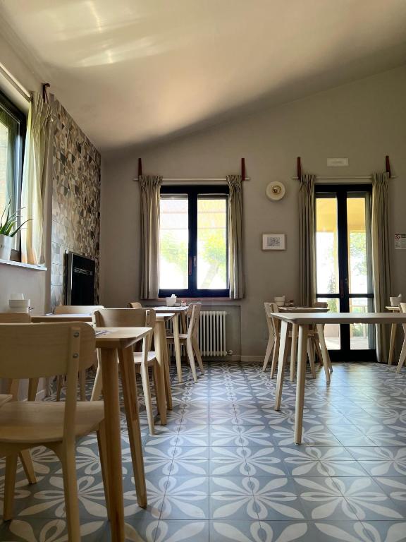 Televízia a/alebo spoločenská miestnosť v ubytovaní Serra Country House