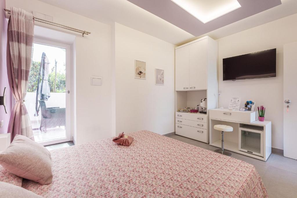 TV a/nebo společenská místnost v ubytování Le Rondinelle Rooms