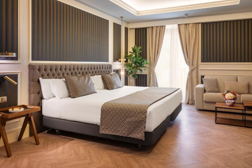 Catalonia Las Cortes - 8