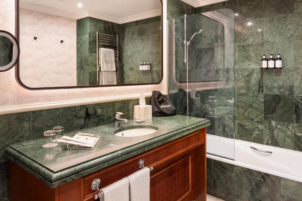 Catalonia Las Cortes - 6