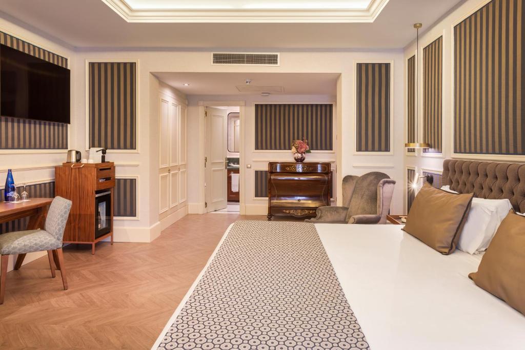 Catalonia Las Cortes - 9