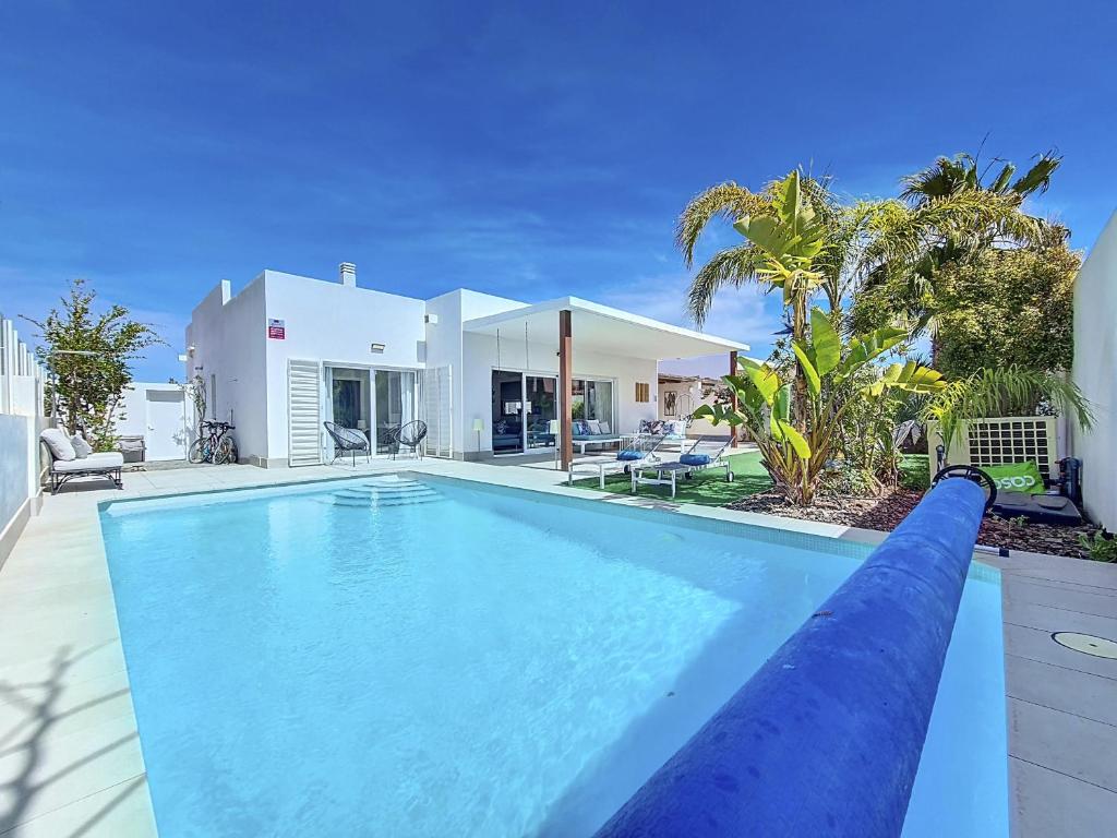 a large swimming pool in front of a house at Villa Elisa - 3510 in Mar de Cristal