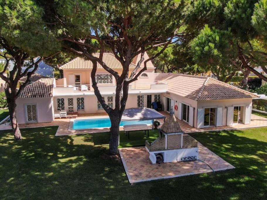 Bazén v ubytování Vilamoura Golf Mansion - Games Room & Privat Heated Pool & Horsemanship & Golf nebo v jeho okolí