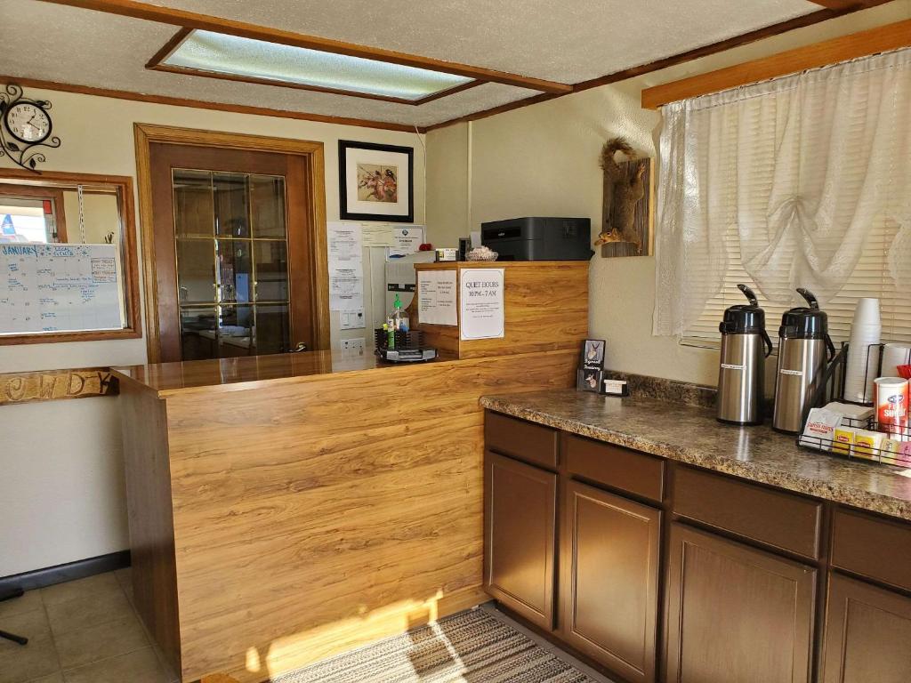 Kuchyň nebo kuchyňský kout v ubytování Rodeway Inn