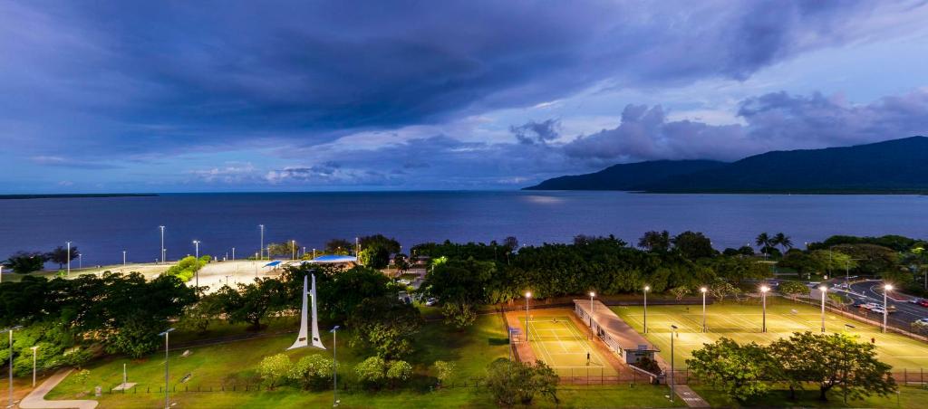 Rydges Esplanade Resort Cairns - Resim 39