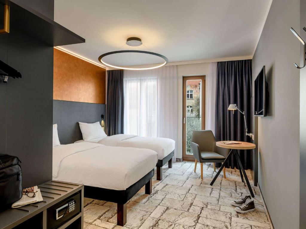 Postel nebo postele na pokoji v ubytování ibis Styles Bamberg