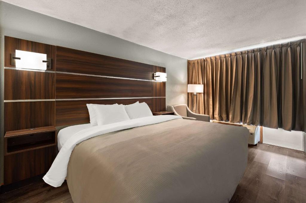 Quality Inn Yemassee - Point South I-95 - King Room With Tub - Disability Access/Non Smoking