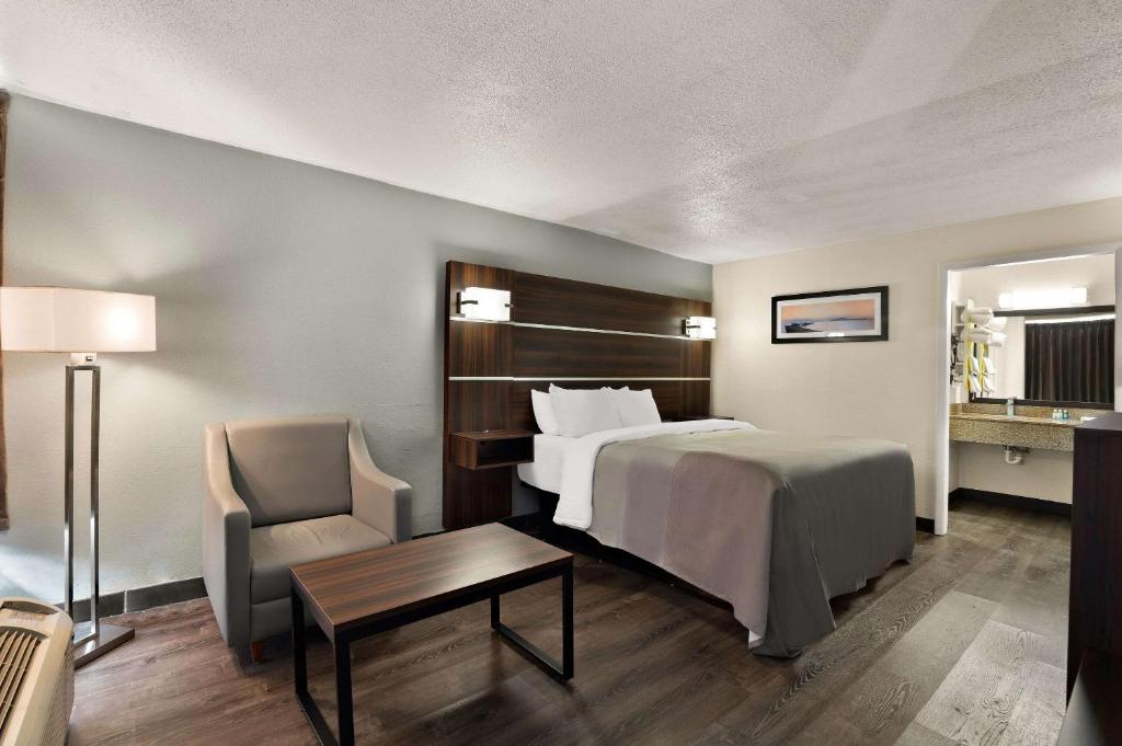 Ένα ή περισσότερα κρεβάτια σε δωμάτιο στο Quality Inn Yemassee