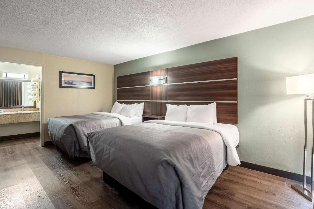 Quality Inn Yemassee - Point South I-95 - Quadruple Room With Two Queen Beds - Non Smoking