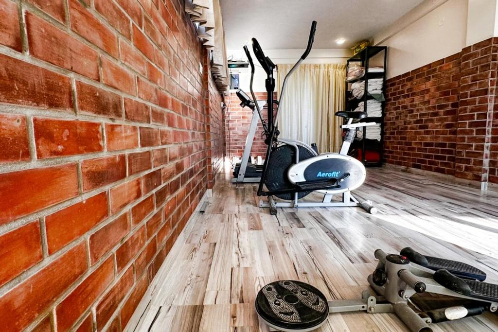 Fitness centrum a/nebo fitness zařízení v ubytování FabExpress RMK Nest - Nr Chettiar Park