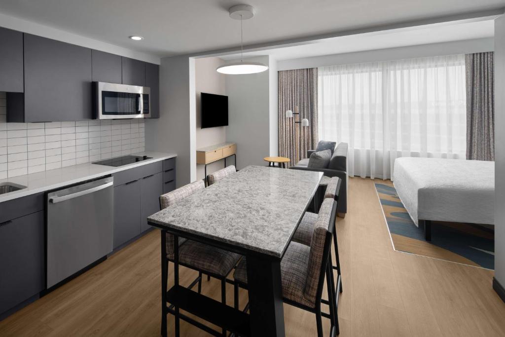Homewood Suites By Hilton Grand Prairie At EpicCentral, Grand Prairie ...