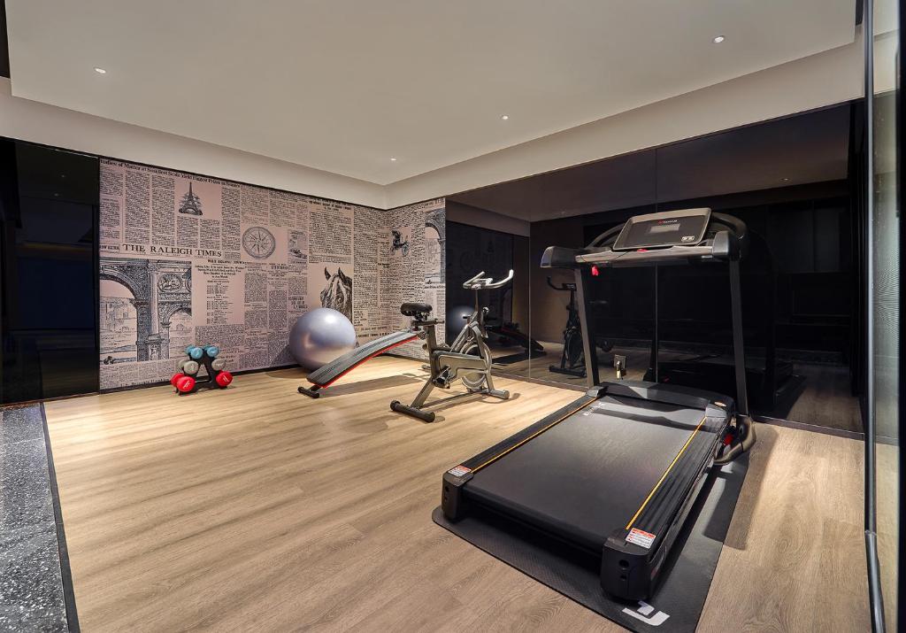 Das Fitnesscenter und&#47;oder die Fitnesseinrichtungen in der Unterkunft Lan Wan Hotel - One Free Cockt ail Per Room--Cha rgeable Airport Pick-up Service