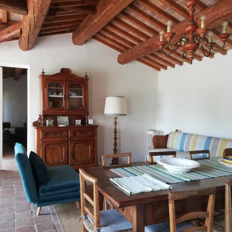 A seating area at Dependance Sangiantofetti-Rigon
