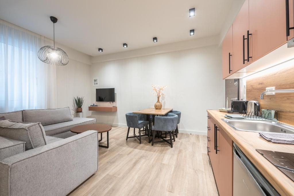 Kuchyň nebo kuchyňský kout v ubytování Aeiphoria Suites & Rooms - Athens