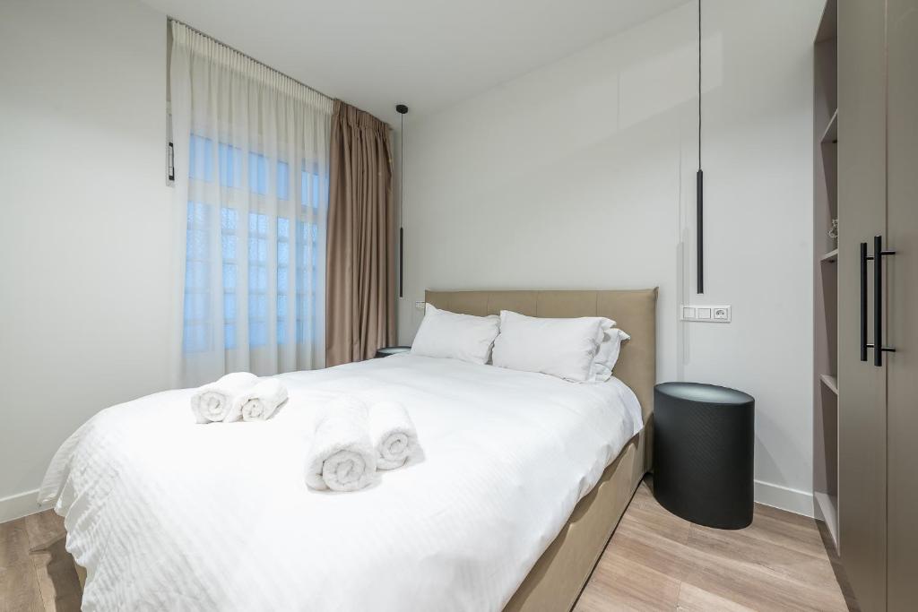 Postel nebo postele na pokoji v ubytování Aeiphoria Suites & Rooms - Athens