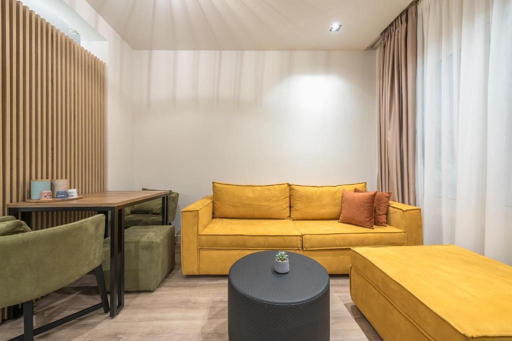 Posezení v ubytování Aeiphoria Suites & Rooms - Athens