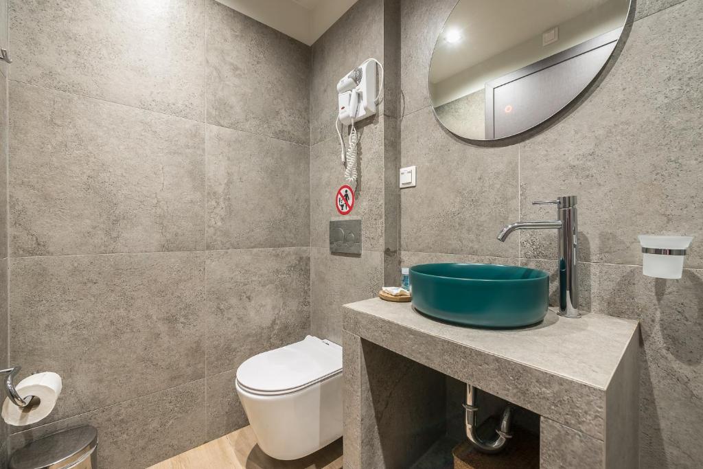 Koupelna v ubytování Aeiphoria Suites & Rooms - Athens