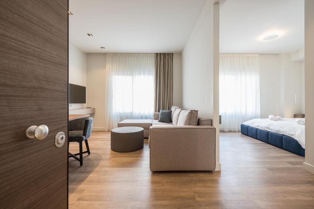 Postel nebo postele na pokoji v ubytování Aeiphoria Suites & Rooms - Athens