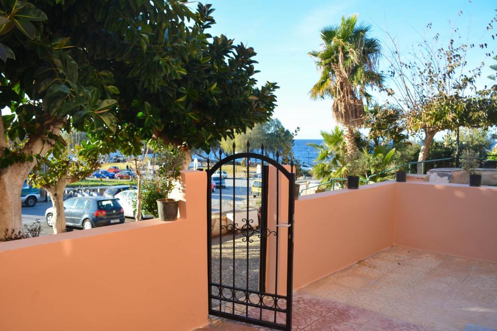 Para thin alós House