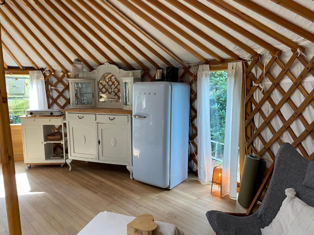 Kuchyň nebo kuchyňský kout v ubytování Ons Yurt Huisje in het Bos