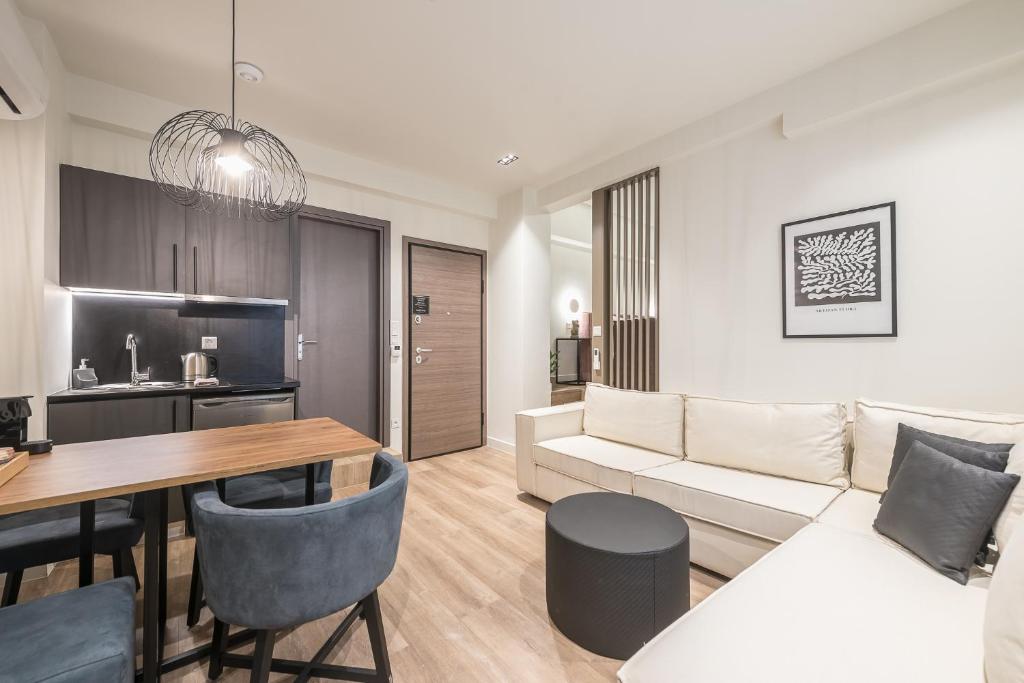 Posezení v ubytování Aeiphoria Suites & Rooms - Athens