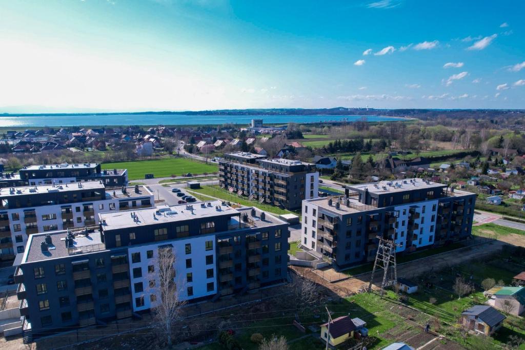uma vista aérea de uma cidade com edifícios em Apartament Diament 1 - Jezioro Nyskie em Nysa