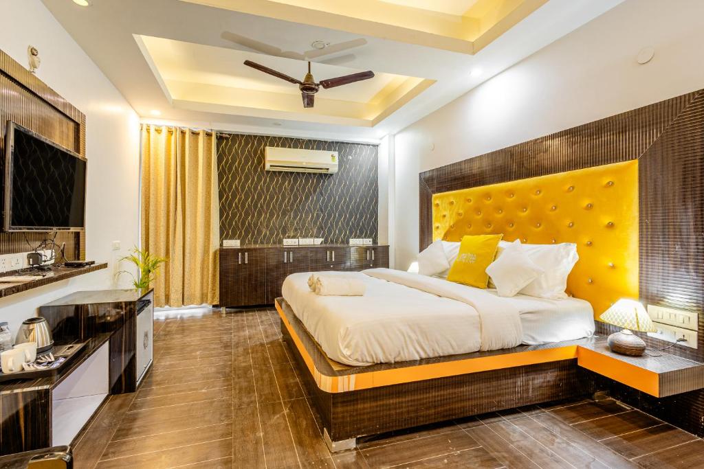 Postel nebo postele na pokoji v ubytování Lime Tree Hotel Huda City Centre - Gurugram, Sector 29