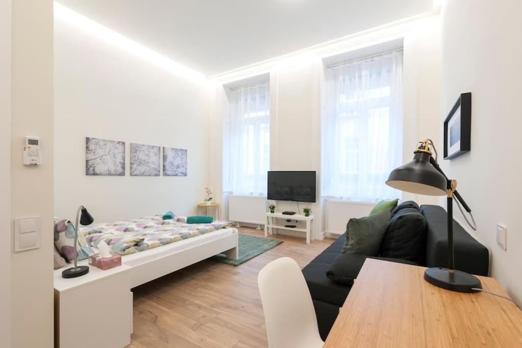 LUXURY NEW-3BDR 3BTH SAUNA!CITY CENTER 1072 Budapest, 1072 Erzsébet Körút 22 kép - 1