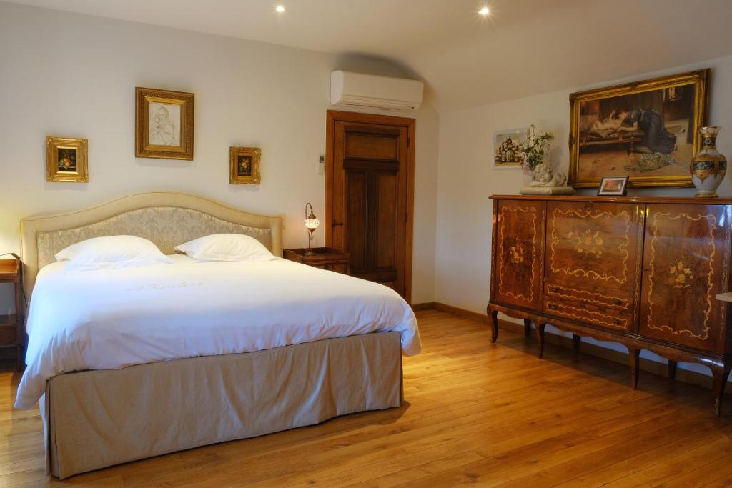 Postel nebo postele na pokoji v ubytování B&B Domein Rodin