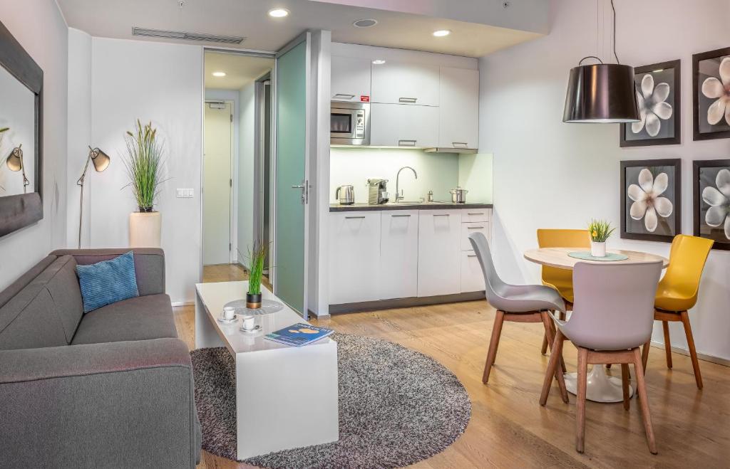 VN3 Terraces Suites by Adrez - Resim 28