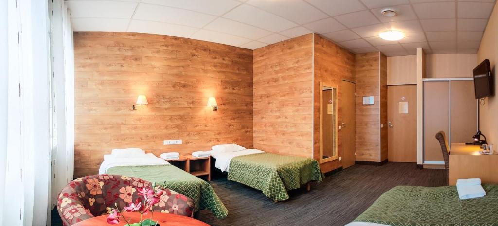 Postel nebo postele na pokoji v ubytování Hotell Wironia